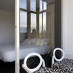 Hotel Moure 2*